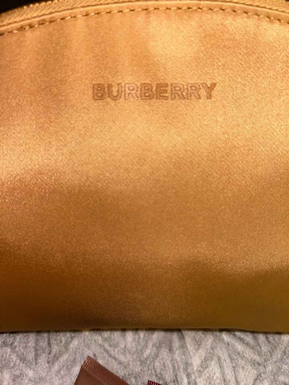 Burberry Beige Nylon Cosmetic Pouch NWOT - Picture 5 of 13